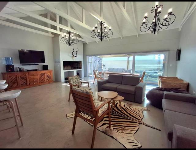 4 BEDROOM HOUSE FOR SALE IN BRITANNIA BAY